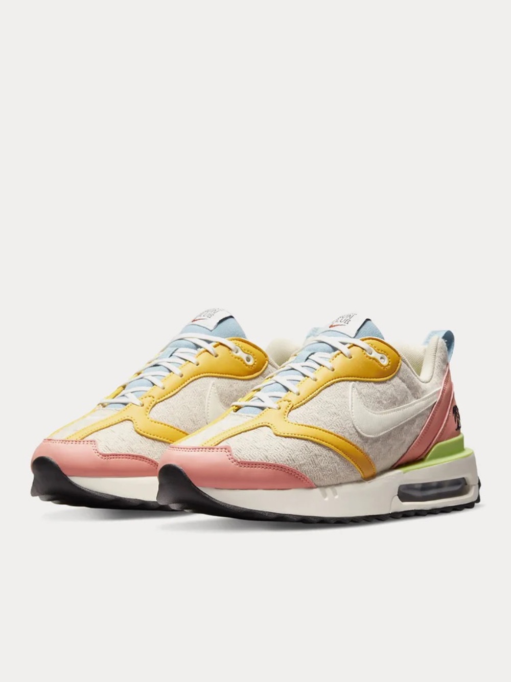 Nike W AIR MAX DAWN SE
LT OREWOOD BRN/SAIL
OREWOOD BRN CLR/OR SABLE/VOILE